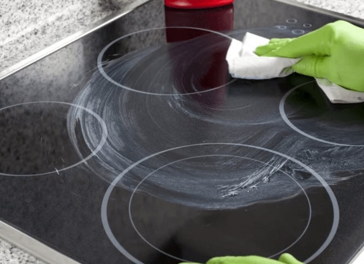 Как очистить индукционную плиту