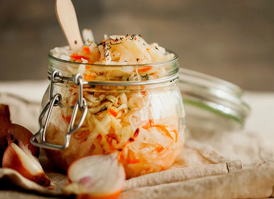 Кому нельзя есть квашеную капусту