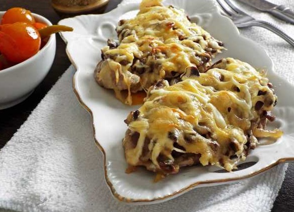 Отбивные из свинины с вешенками