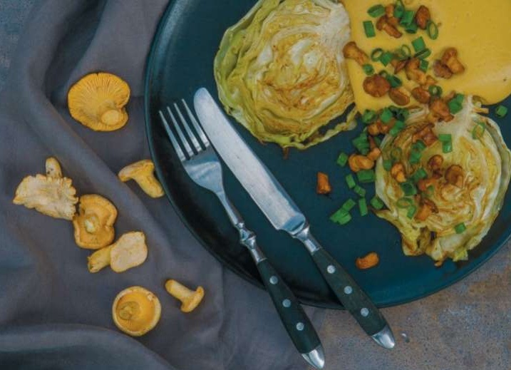 Лисички, жареные с белокочанной капустой