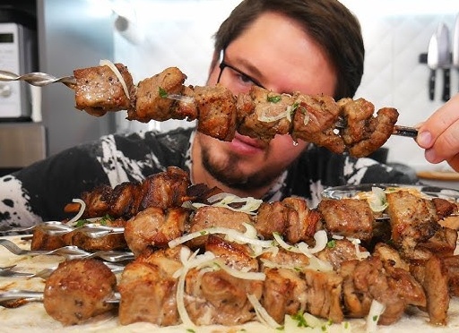 Сочный шашлык в духовке из курицы с шампиньонами