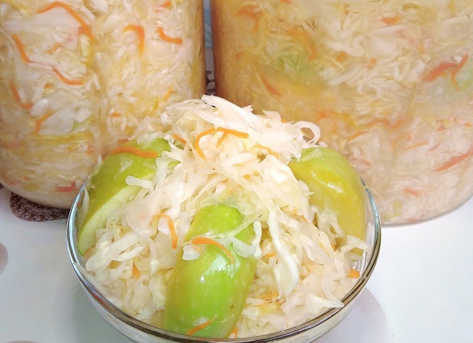 Квашеная капуста с яблоками