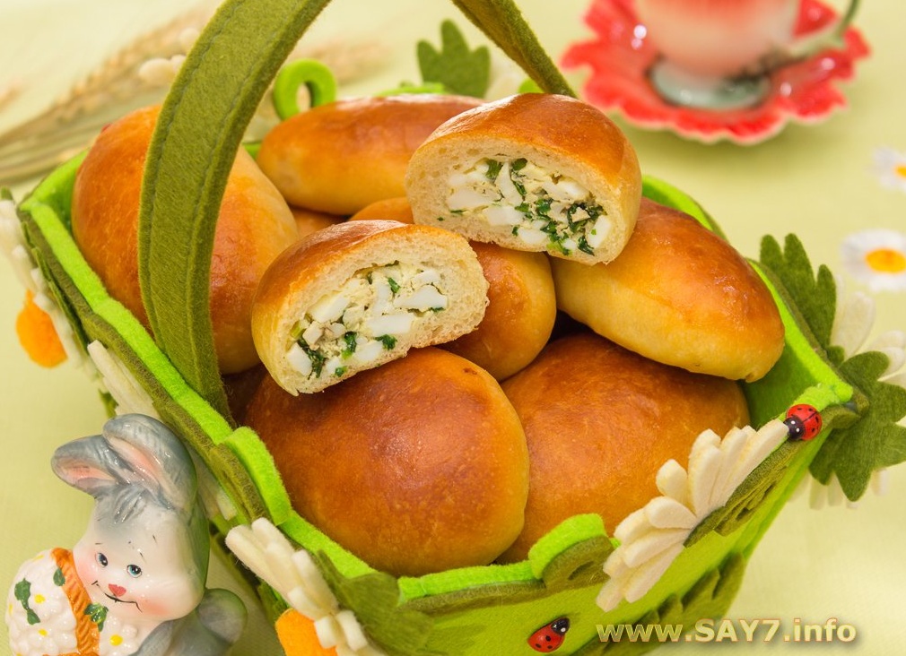 Пирожки с луком и яйцом