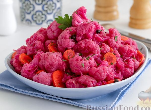 Маринованная цветная капуста со свеклой